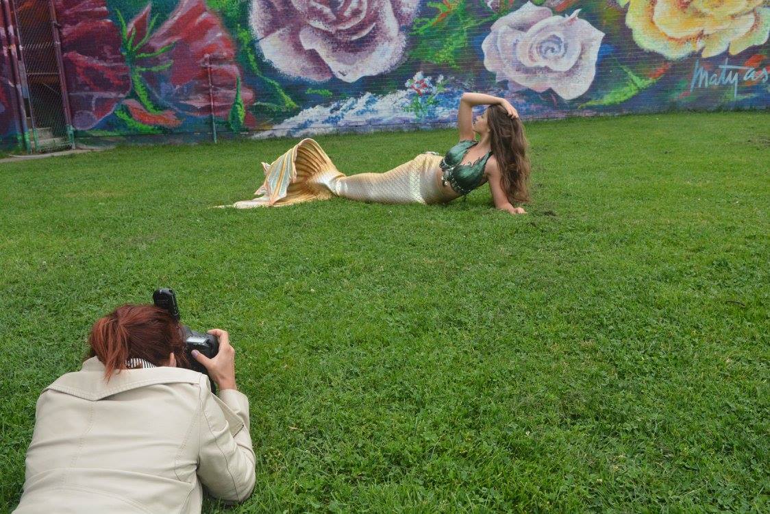 HFXMermaid's tweet image. behind the scenes of @MermaidMutiny photographing Mermaid Victoria on the #halifax commons this month