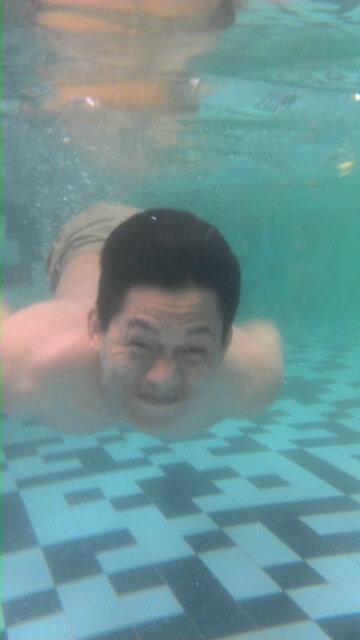 unad72's tweet photo. Sambil menyelam minum aer.. http://t.co/R2962R2jVh