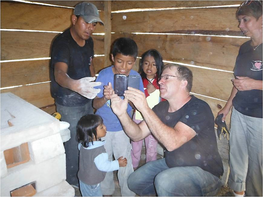 rtbraley_rotary's tweet photo. Rewarding #EXPERIENCES? #Rotarian TerryFelton shows #Guatemala kids cell phone 4 1st time! @Rotary http://t.co/w6hBC9HOun