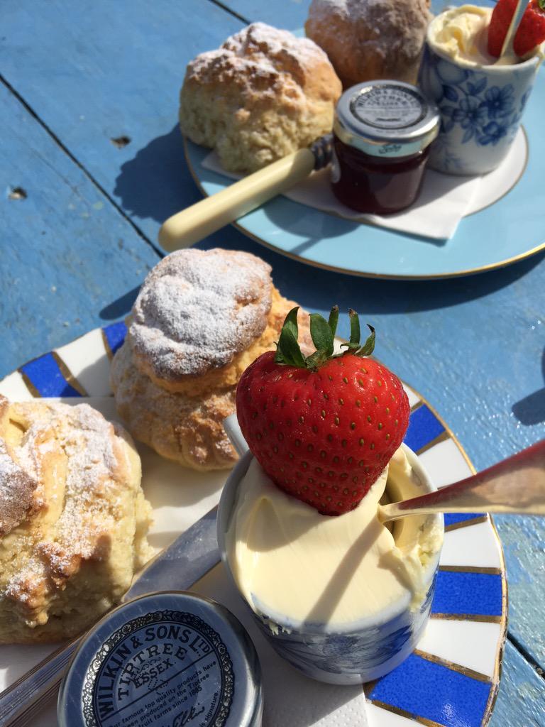 CornwallConcie's tweet photo. Rock Pool in Mousehole... the most wonderful place, stunning views, delicious vintage cream teas. #TravelTuesday http://t.co/3Nn6QO1fHx