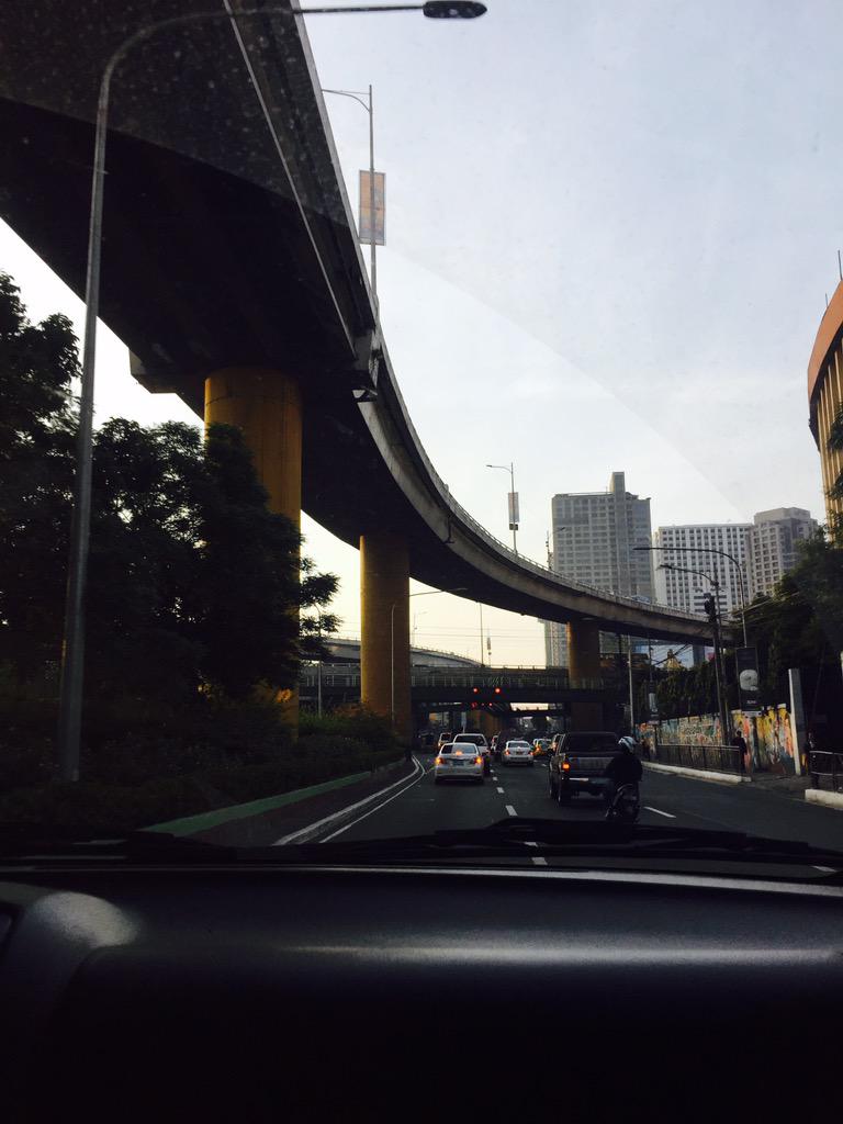 dyspacete's tweet image. Driving early to the boyfie&apos;s office. 🚙 #NoTraffic #CodingProblem