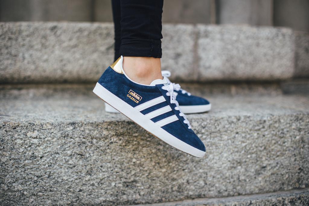 Titolo on Twitter: "Adidas Gazelle OG - Night Indigo/Footwear White/Gold Metallic | SHOP HERE: http://t.co/0vIKJLBchX http://t.co/sgKp7VfZAN" /