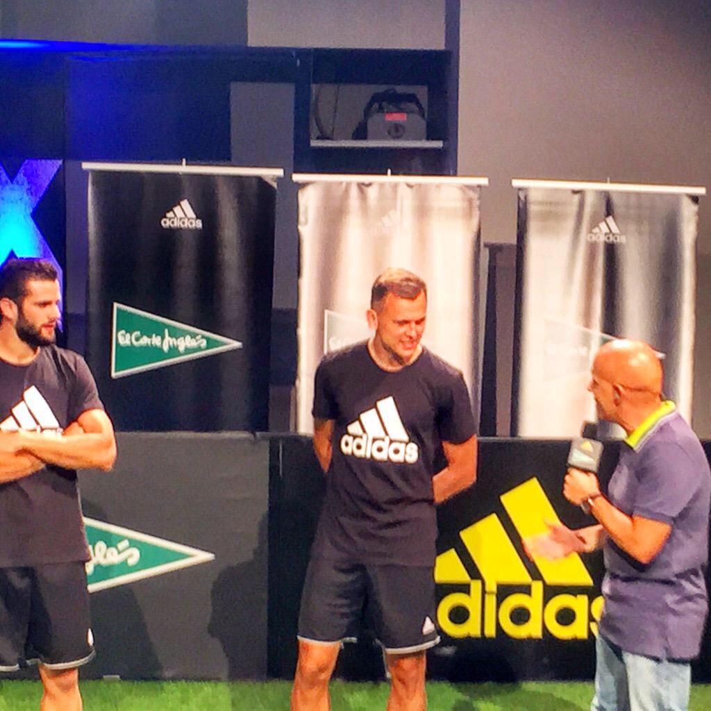marcoslopez's tweet image. Tarde divertida con @nachofi1990, @Cheryshev y @Super_Sant en el acto de @adidas_ES #BeTheDifference 😉