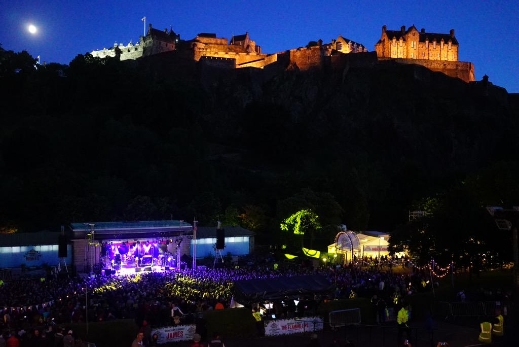 iconicedintours's tweet photo. James live in Princes St. Gardens, the Castle lit up, the Tattoo live and a big moon right now in #Edinburgh http://t.co/u5mSzwjb8n