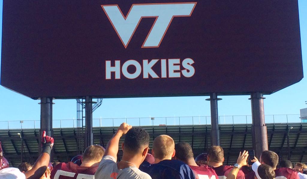 HokiesFB's tweet image. Everybody up

Get a break

#Holies on 3! 

#VTCampLife 💼