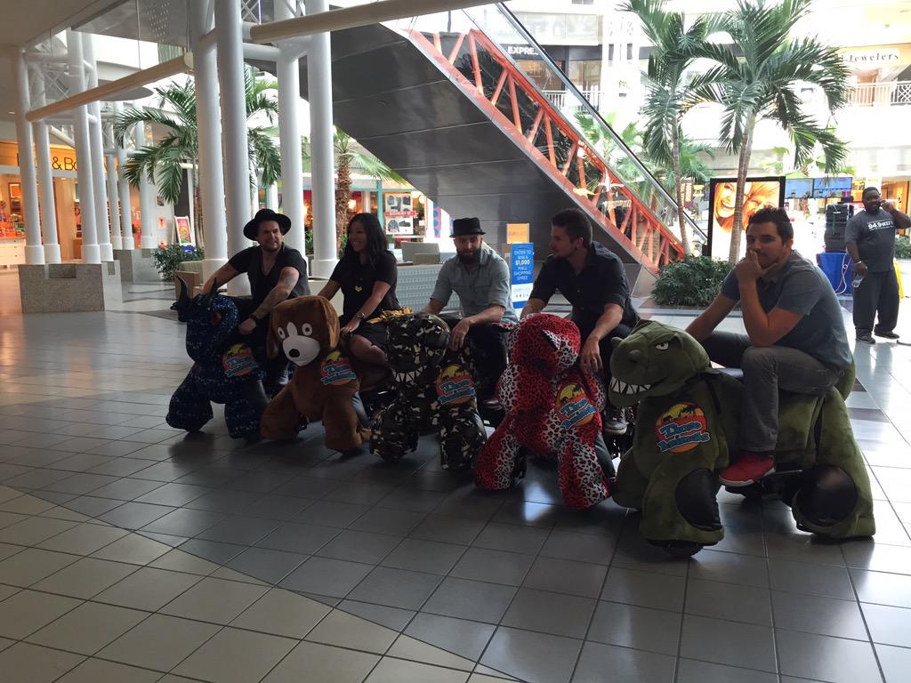 949KLTY's tweet photo. Check it...how @7eventhtimedown kicks it at @VistaRidgeMall #WINNING http://t.co/yTgTMkFXrI