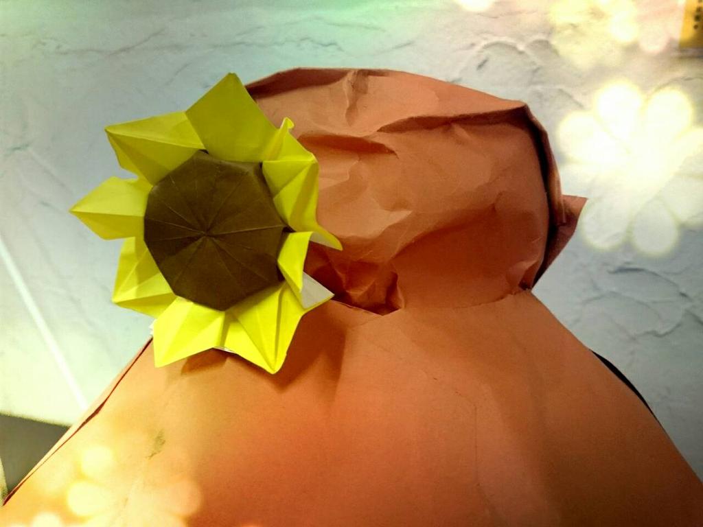 yaphoto_contest's tweet photo. こんなところにヒマワリ発見!
これは一体どこで見られるのでしょう・・・?

答えは、そう、むっさ21にある「cafeここたの」の前に立つ看板娘、ここたのちゃんの頭です!!

季節に合わせておめかししているんですねー(о´∀`о)♪ http://t.co/r9OgHbwjyw