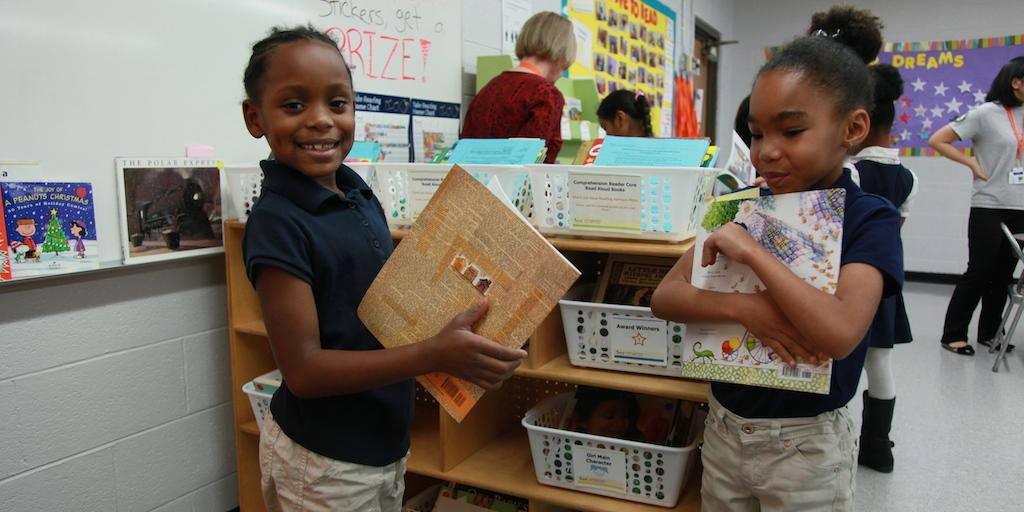 ReadingPartners's tweet photo. Ignite a passion for reading in a child this year by #volunteering with Reading Partners! http://t.co/RMbs6VUFya http://t.co/vnmZswYtau
