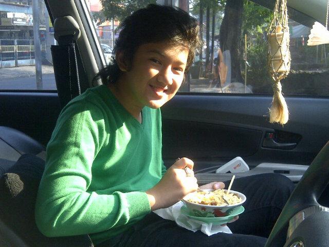 Pagi difamili Indonesia semua, hobby..mkn mie ayam dulu sblm shooting Hi Fi_First Media channel ..