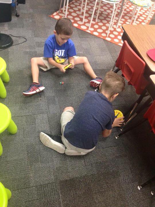 Robinson_Roos's tweet photo. Telling time to the hour and learning the difference between analog and digital clocks! http://t.co/UxECG9wdUl