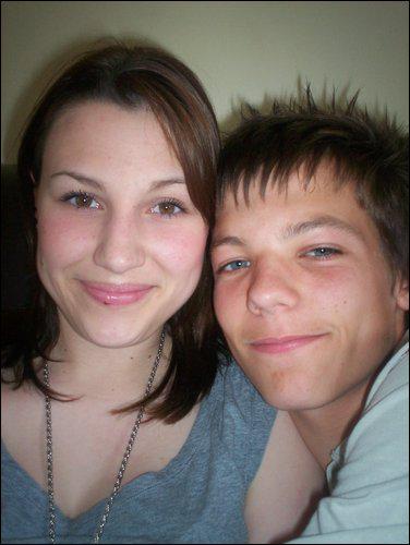 louisbebopics's tweet photo. me an bethaney avin a little cuddle after tounge tag !! :) http://t.co/cj3qp9VKAv