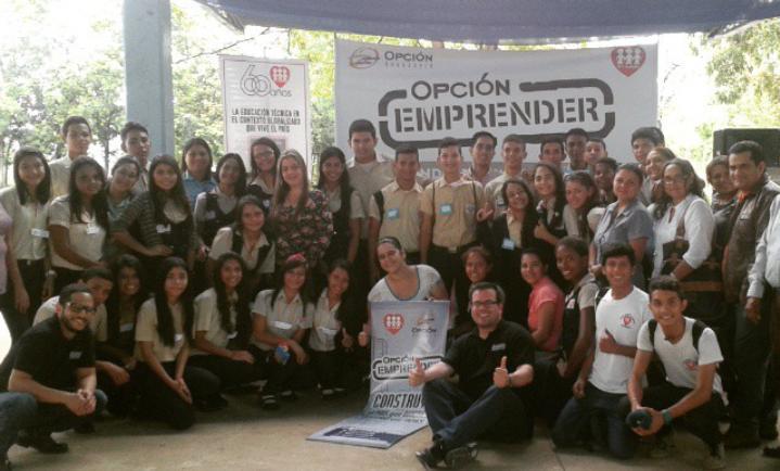 cemirpalacios's tweet photo. #OpcionEmprender, programa que desarrolla habilidades de emprendimiento en chicos de bachillerato @clarkemodet_ve http://t.co/xJQcT01E9U