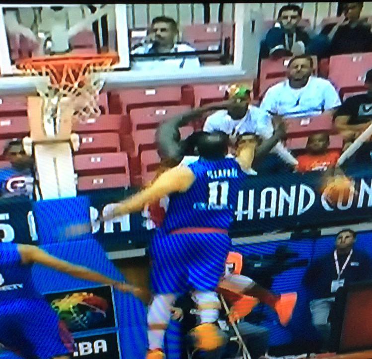 VenenoSereno's tweet photo. Luis Villafañe, enmárcala 😂 #CopaTuto http://t.co/LQAim8t1Zo