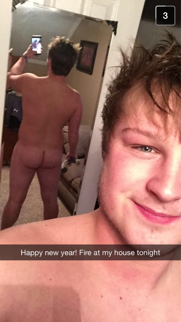hanssolo91's tweet photo. @max_gonzalez92 @PatrickGreer_16 @LewingTyler @codeycolston3 @KillianCaleb nothin like a good New Years party http://t.co/xnOECkLDNW