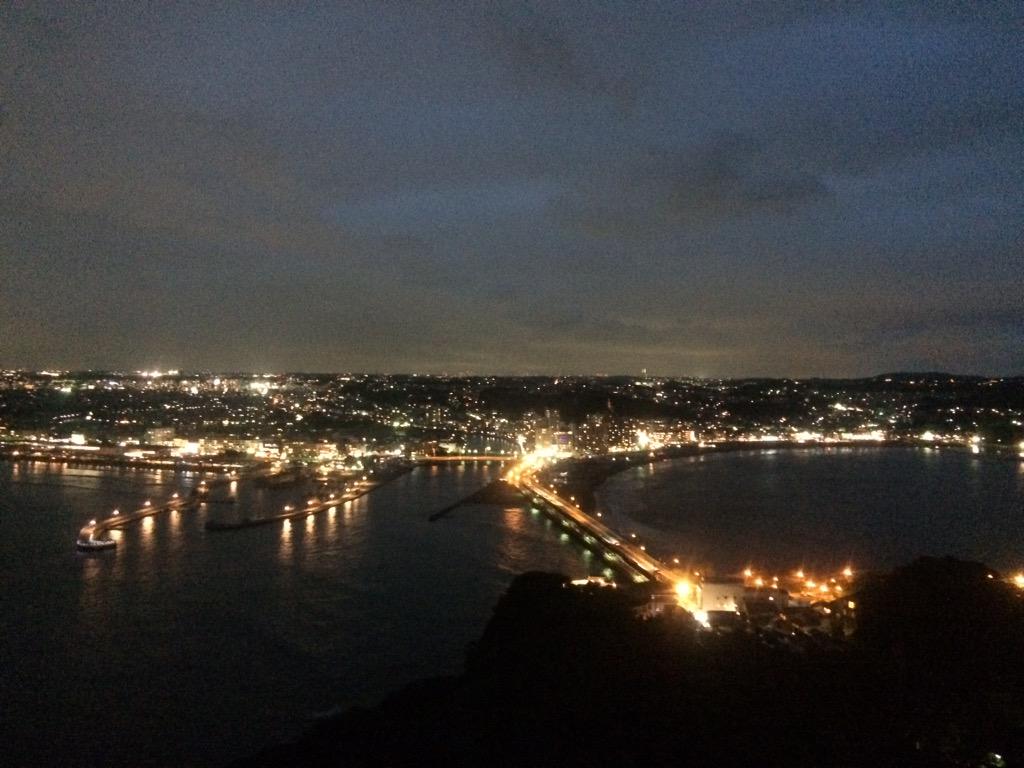 SaachanA's tweet photo. 江ノ島 夜景 カメラ 少し曇り空
風が心地よくて素敵だった http://t.co/oXDx7hL6Yn