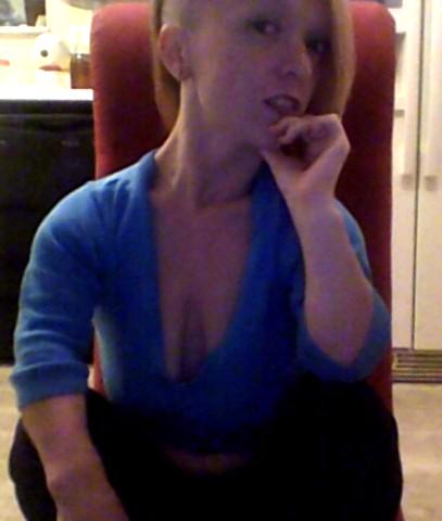 LittleModel25's tweet image. Sitting in the kitchen :-D who wants a sandwitch?