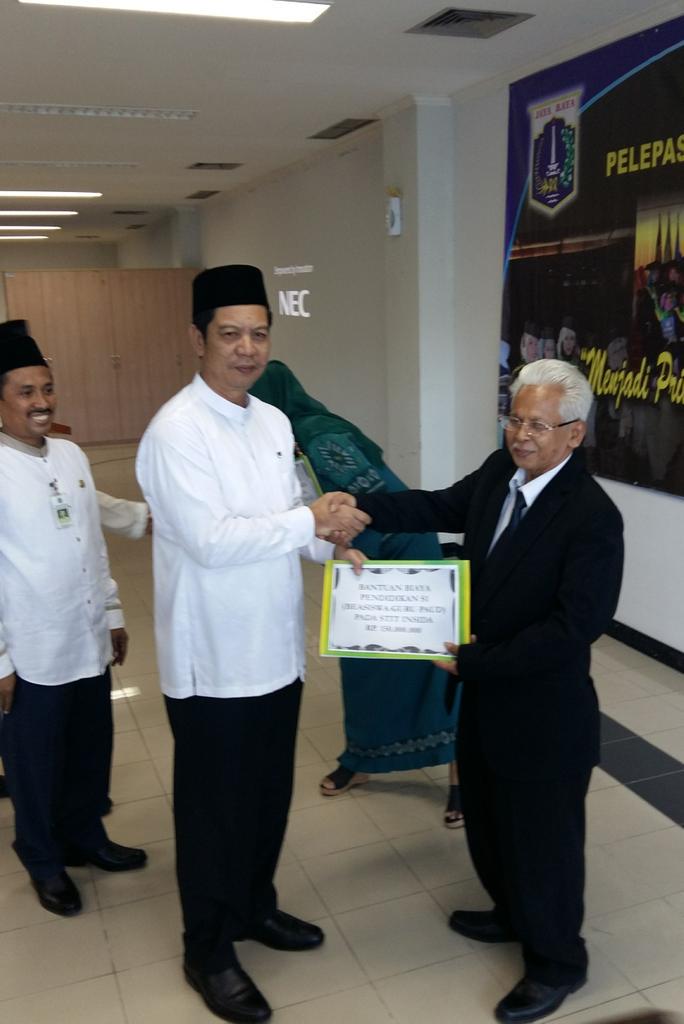 Walikota hadiri pelepasan wisuda mahasiswa Insida XXVIII Program Beasiswa Bazis Jakut. <a href="/BeritaJakarta/">Berita Jakarta</a> <a href="/reffendi13/">Rustam Effendi</a>