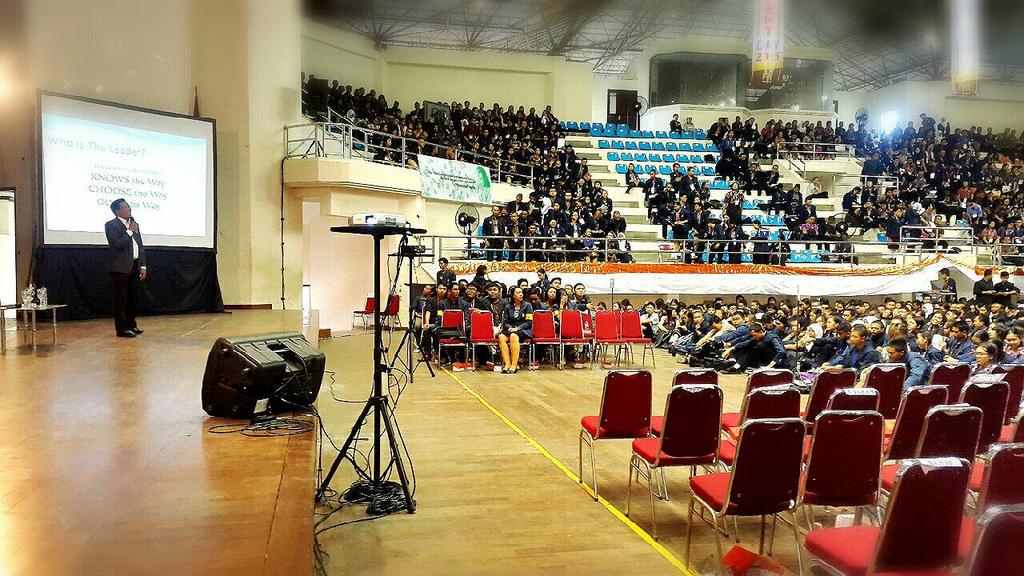 StudentDay_2015's tweet photo. Sekarang sedang berlangsung materi ke 2 oleh Muhammad Fadjroel Rachman, S.E., M.H. Semangat !!! #HalloMaba #mabaUNUD http://t.co/JXsW03AWVY