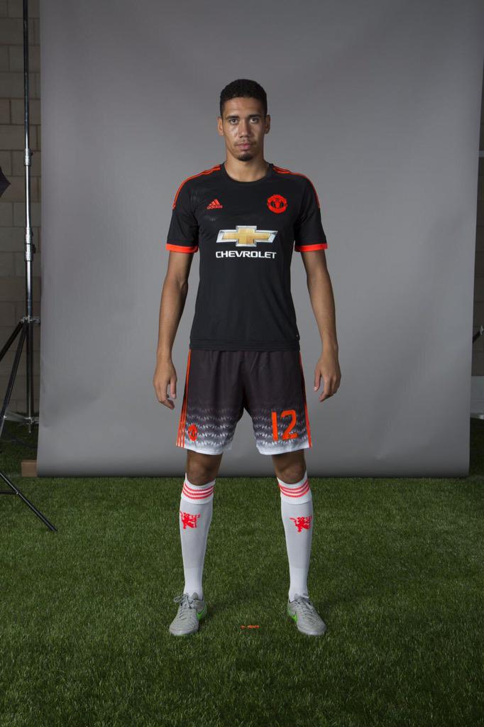 Manchester United have released their third kit which is the exact same style pattern as Chelsea's. #lazyAdidas