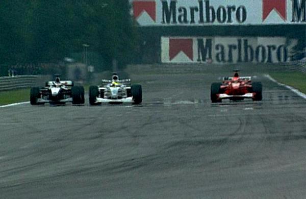 RTLGP's tweet photo. #OpDezeDag 15 jaar geleden maakte Mika Hakkinen deze legendarische inhaalactie op Michael Schumacher #RTLGP #F1 http://t.co/56hviEENoc