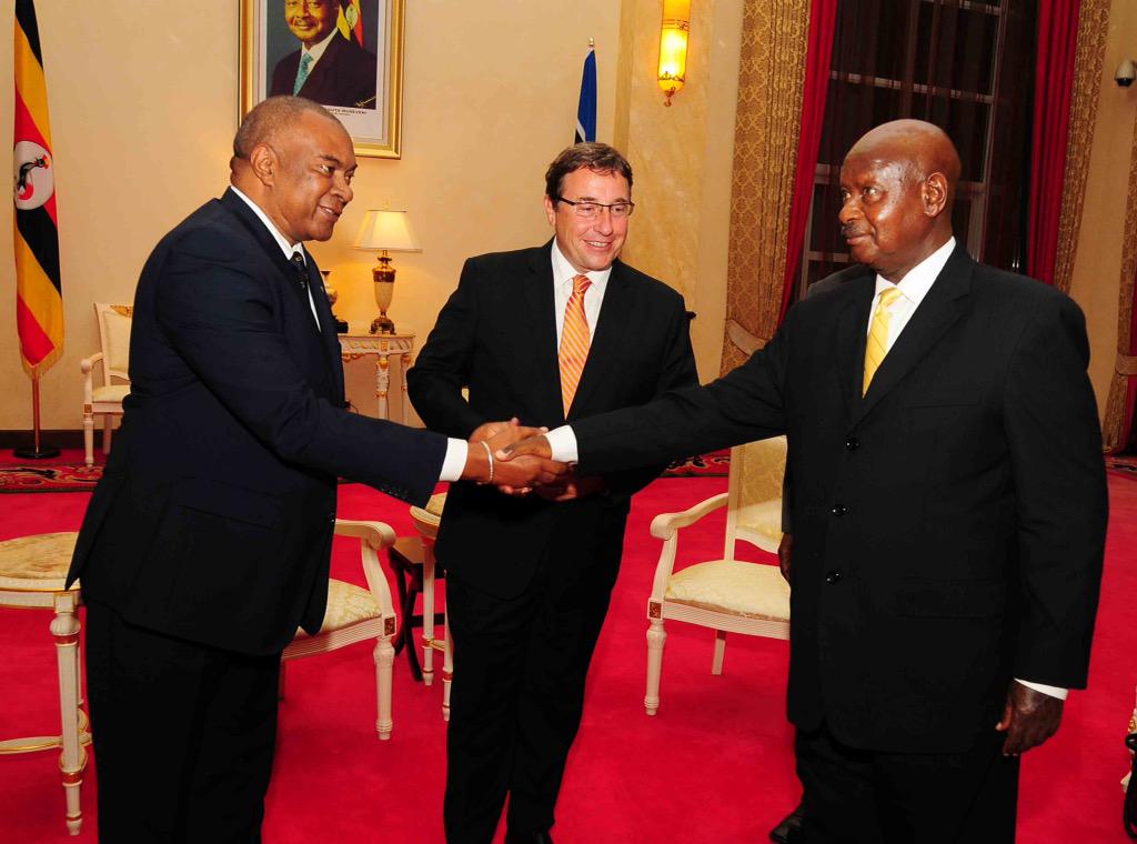 lindahNabusayi's tweet photo. @KagutaMuseveni has met Achim Steiner of UNEP and Alhaji Jallow of FAO #FoodAndEnvironment @newvisionwire @nbstvug http://t.co/dXxQwE2OYf
