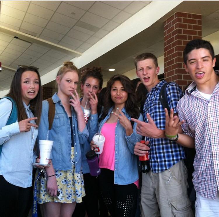 CallParker's tweet photo. 1 year 366 days ago 😅😅 #ButtonUpTuesday http://t.co/ZYC1BP8D0D