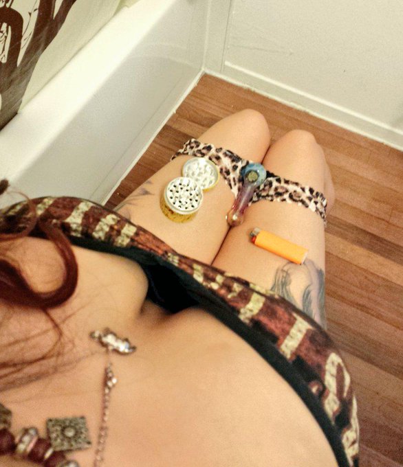 Walk into my apartment &amp; its obvious I do nothing but masturbate &amp; smoke pot all day. #BathroomBowls<a href="/tag/girlspeeing"class="tags"><span>#girlspeeing</span></a><a href="/tag/bathroombowls"class="tags"><span>#bathroombowls</span></a>