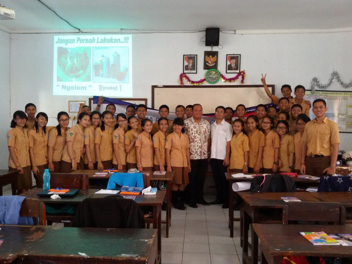Kimia farma mengajar sman 2 tabanan bali @KimiaFarmaCare #KFMengajar