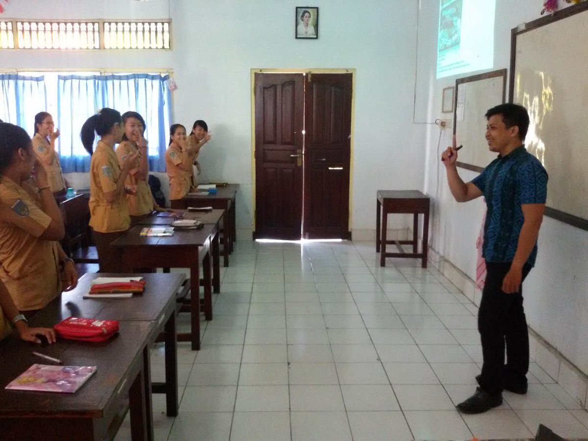 Kimia farma mengajar.. sman 2 tabanan.. @KimiaFarmaCare #KFMengajar