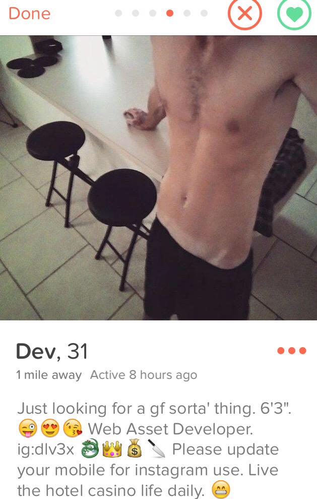 RealTinderProbz's tweet photo. #WhyISwypeLeft : soo much awkward. #TooClose4Comfort #RealTinderProbz http://t.co/XlAFz2RRzm