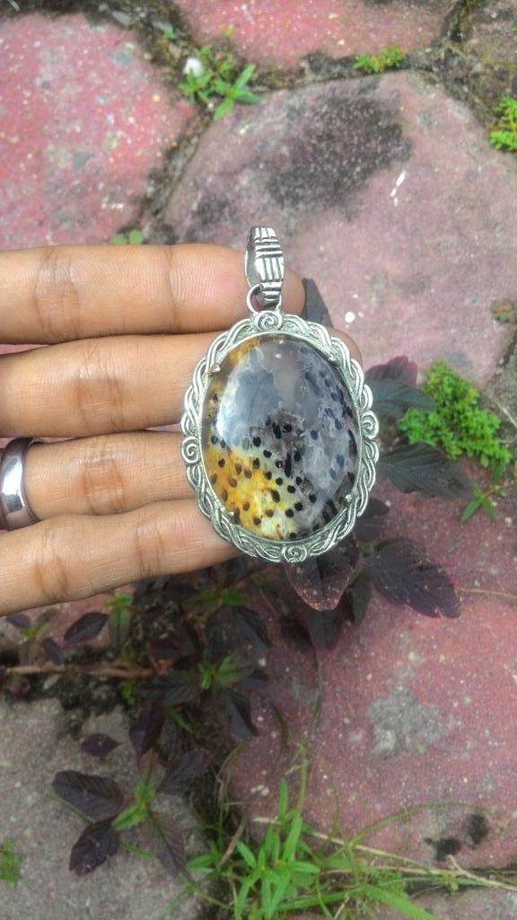 Yang unik aja..buat liontin