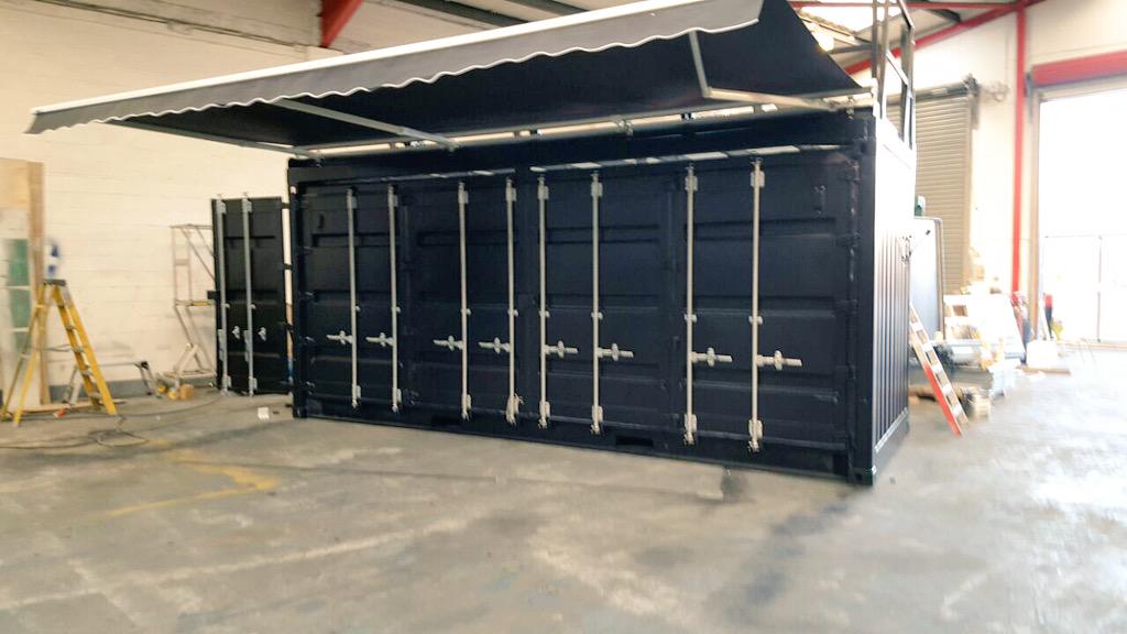 AbleModular's tweet image. What better way to test out our latest build? Pop up bar for festivals/events #Portable #Popup #ShippingContainer