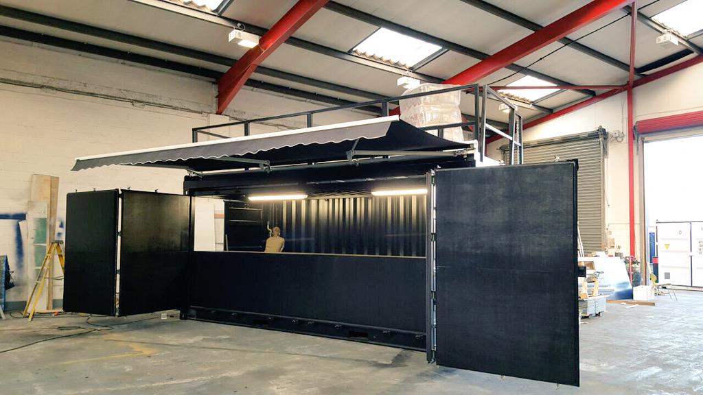 AbleModular's tweet image. What better way to test out our latest build? Pop up bar for festivals/events #Portable #Popup #ShippingContainer