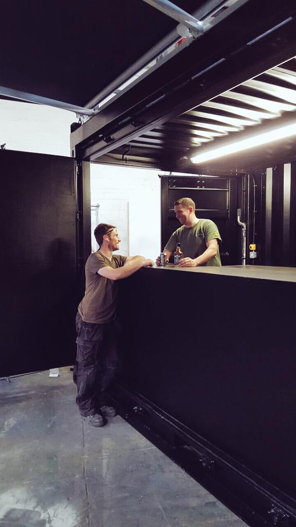 AbleModular's tweet image. What better way to test out our latest build? Pop up bar for festivals/events #Portable #Popup #ShippingContainer