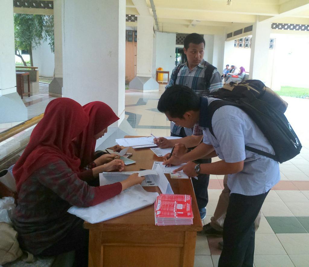 Stand Registrasi LKMM DASAR 2015 masih dibuka sampai jam 15.00, jgn lupa daftar ya adek adek sejawat :) <a href="/KU_UMY2015/">Medstud UMY 2015</a>