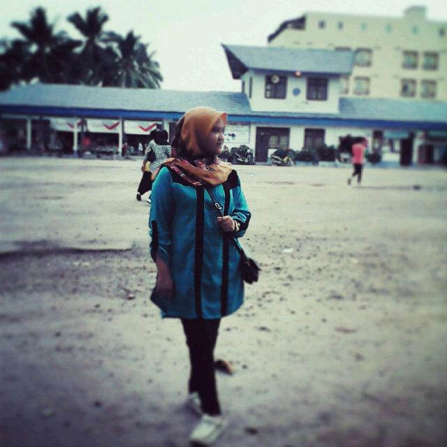 TryaDamayanti's tweet photo. Nengok kiri deh mungkin ajha ada cwo hehehe http://t.co/NJH15BVVjp