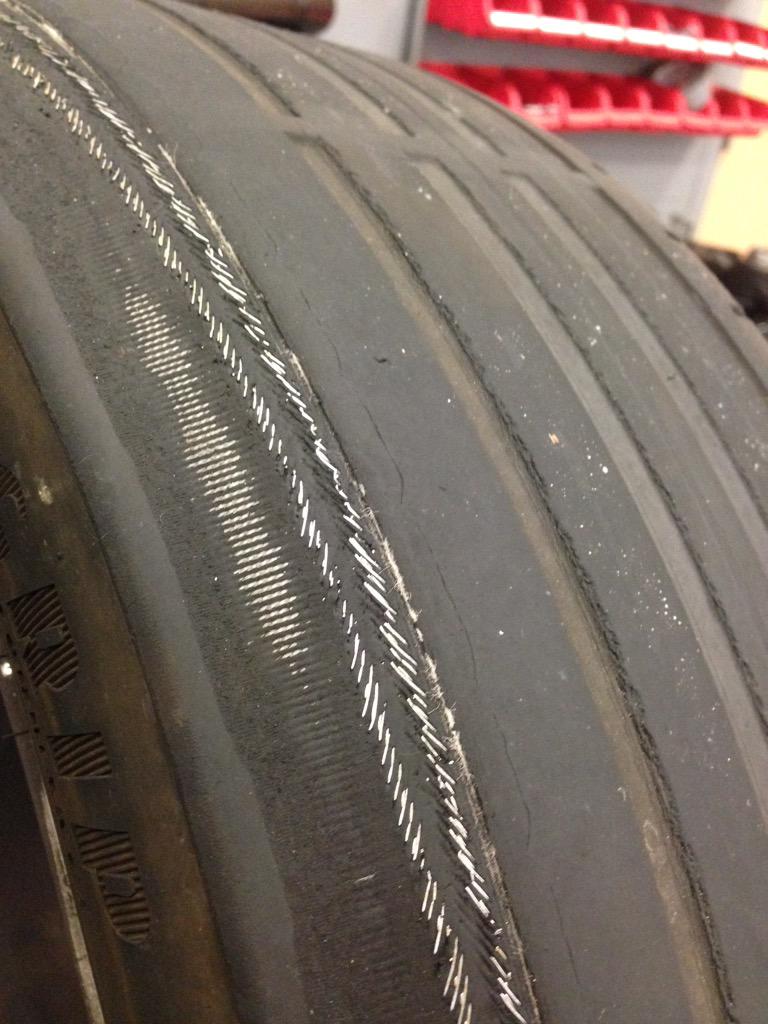 Wegenwacht9128's tweet image. Meneer de wegenwacht kunt u zien waarom mijn band lek is ;-(  #gevaaropdeweg