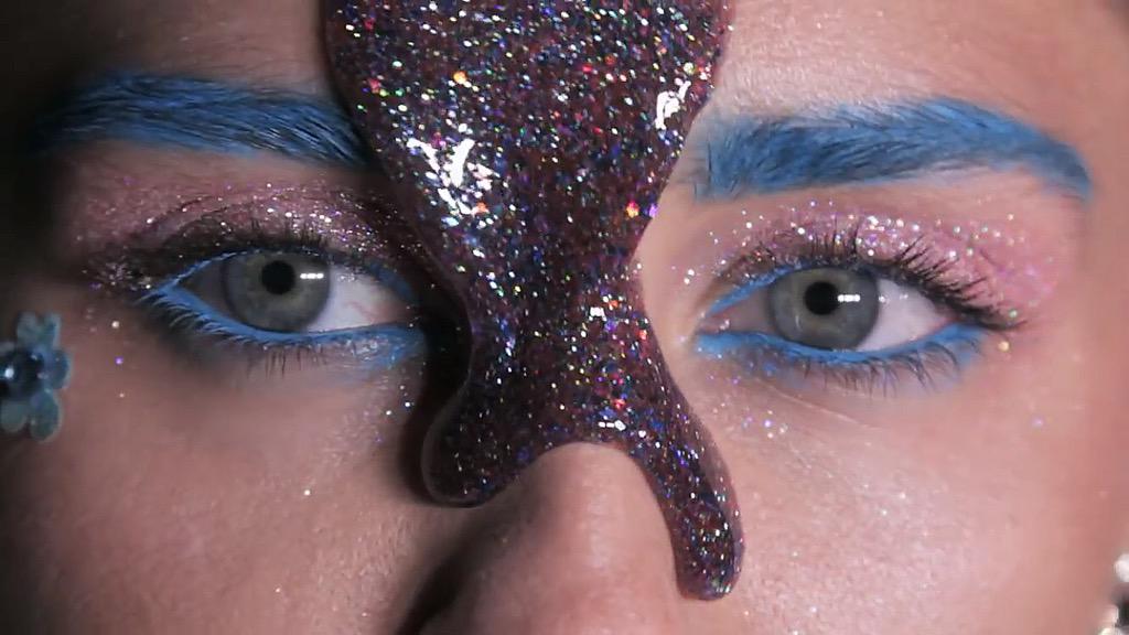 hylie_king's tweet image. #doooit ! . music vid .