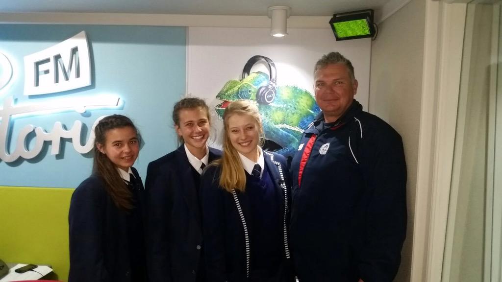 <a href="/AbsolutMenlo/">Die H/S Menlopark</a> - die Noordvaal Hokkiekampioene saam met hul afrigter, Shaun Hulley