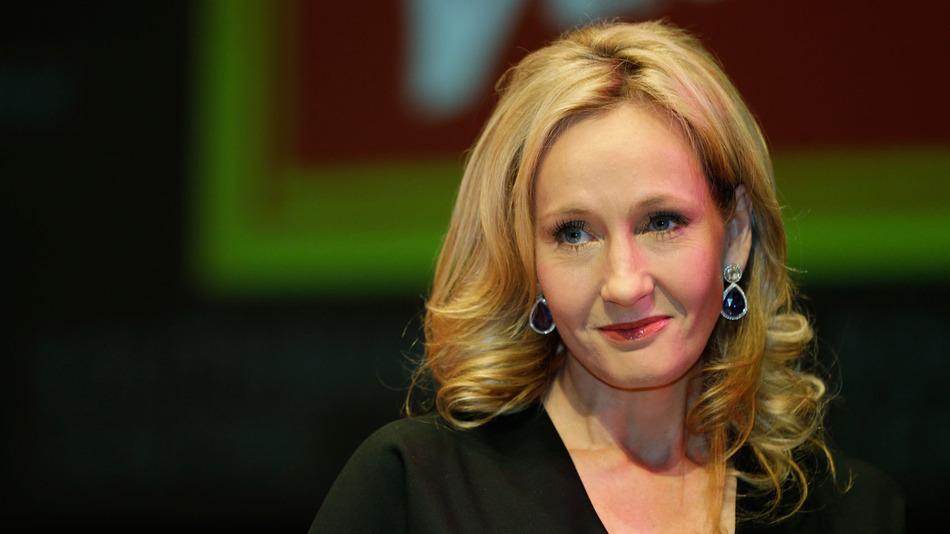 mashable's tweet image. J.K. Rowling rallies her Twitter followers to welcome refugees: on.mash.to/1O0oxP7