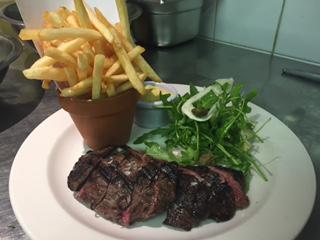 ShanesOnChatsE5's tweet photo. #Steak special Thurs! Butcher's Cut, fries, béarnaise £10 @SkintLondon @chatsworthroad @Tippl_UK @EastLDNtweets http://t.co/nBsVOsHrwQ