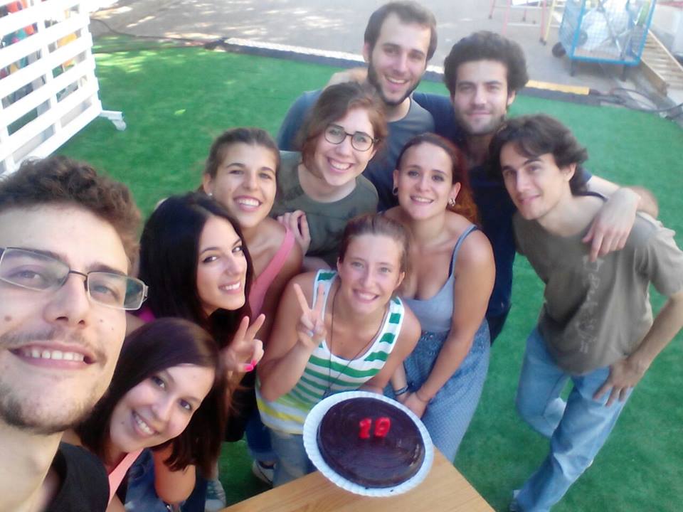 CorGuai's tweet photo. Ja fa dos mesos d'una celebració doble pel #corguai! El primer càsting i el cumple de la Beth! #ohdtv3 #creantrecords http://t.co/WnIpbJ7JfJ