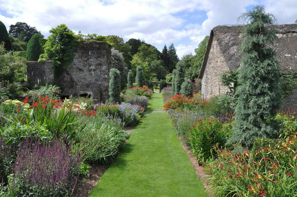 lethers's tweet photo. Devon Unpacked: 4 great gardens worth a visit. Which is your favourite? #InDevon http://t.co/j2ksbxzKPd http://t.co/9S2zDd3kSf