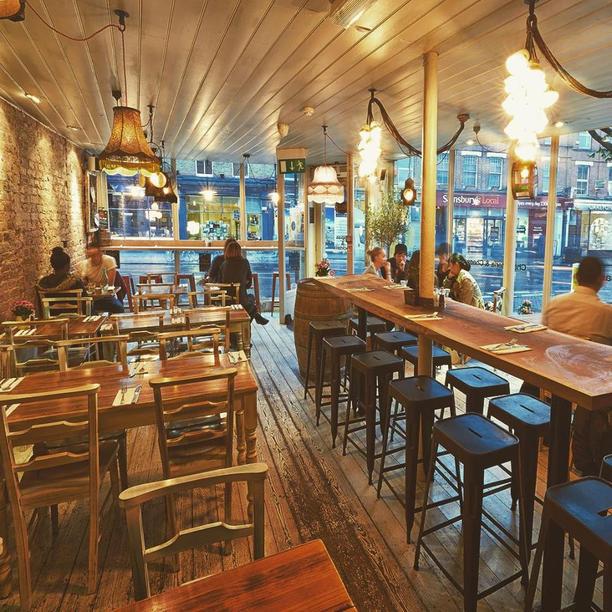 Cinnamon &amp; Ginger cocktail? Oh yeah!  @LaFarolaLondon #northlondon #hypeapp app.hypeapp.co/shared-events/…