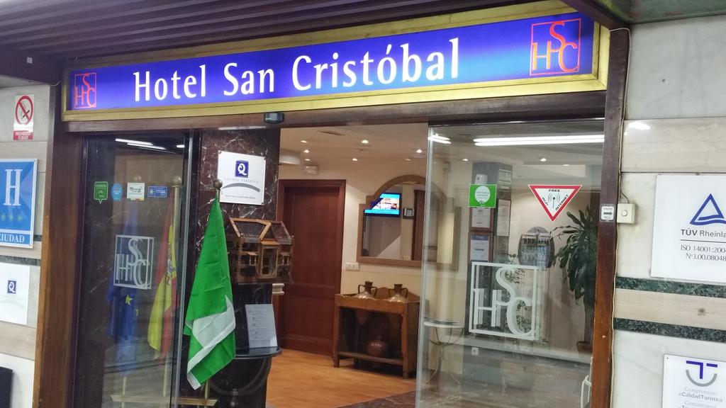 JAIranzo's tweet photo. Viernes 28/8/2015 19.00h en #HotelSanCristóbal #Marbella #DBTNacionalismoAndaluz  
#ElNacionalismoAndaluzEstáVivo
http://t.co/FPRsD7xoUI