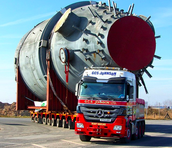 DaimlerTruckUK's tweet photo. #GCSJohnson's @MercedesBenz #Actros Titan with a plasma gassifier chamber #TBT http://t.co/VhcGb0qBck