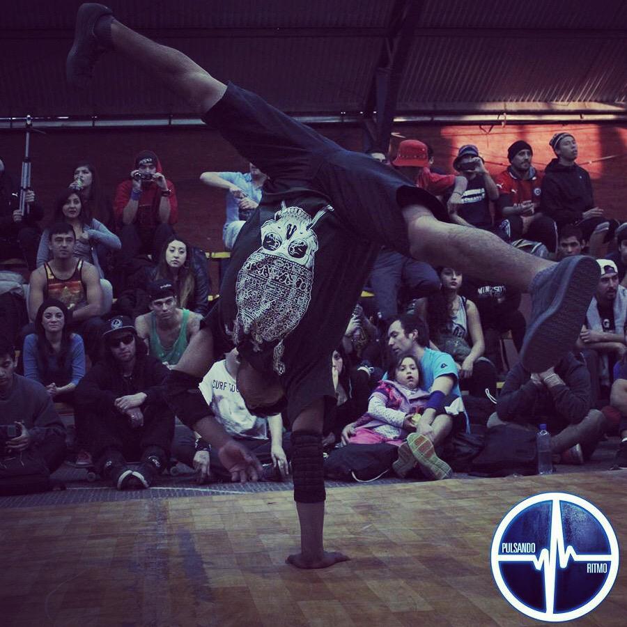 BboyDemian's tweet photo. Campeonato LADO B 2015 
#balance #powertricks #flex 
B-BOY DEMIAN http://t.co/aKcLDvxa32