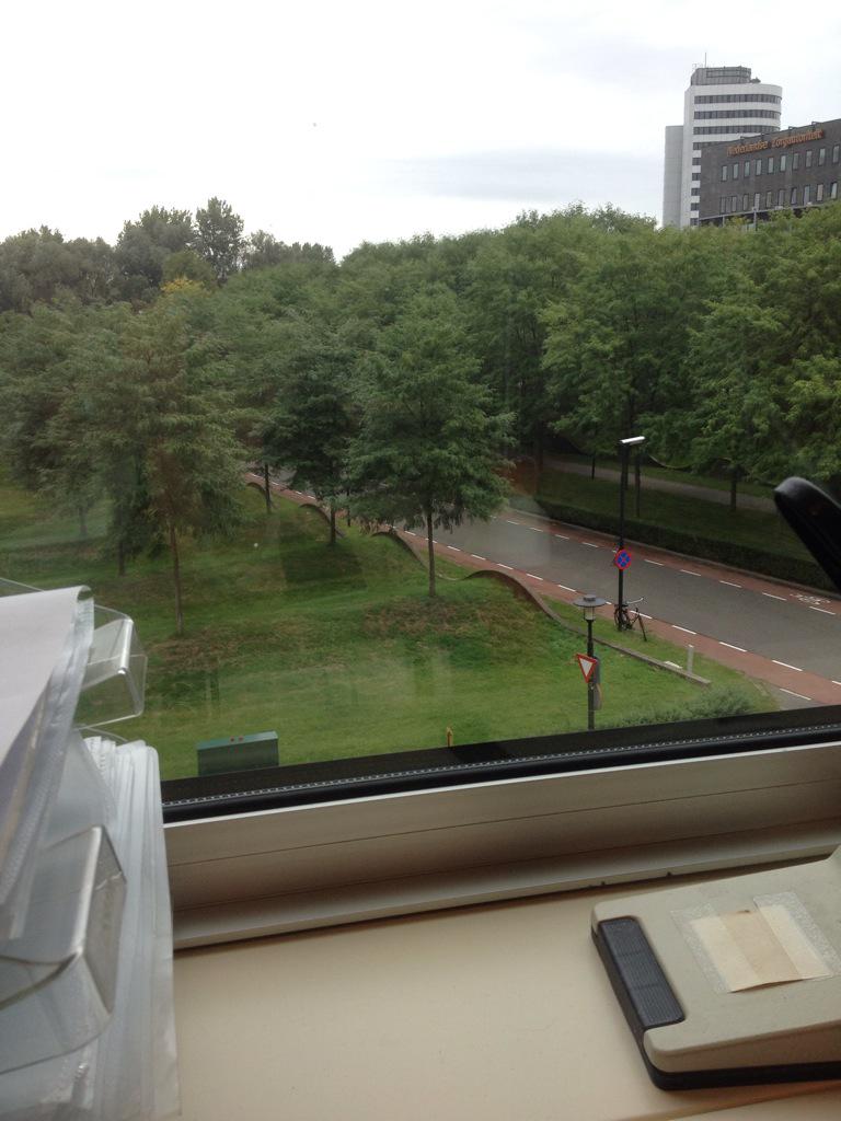 Aan het werk op een nieuwe locatie #secretaresse Prima voor elkaar hier in Regus én zicht op groen. Toch leuk!