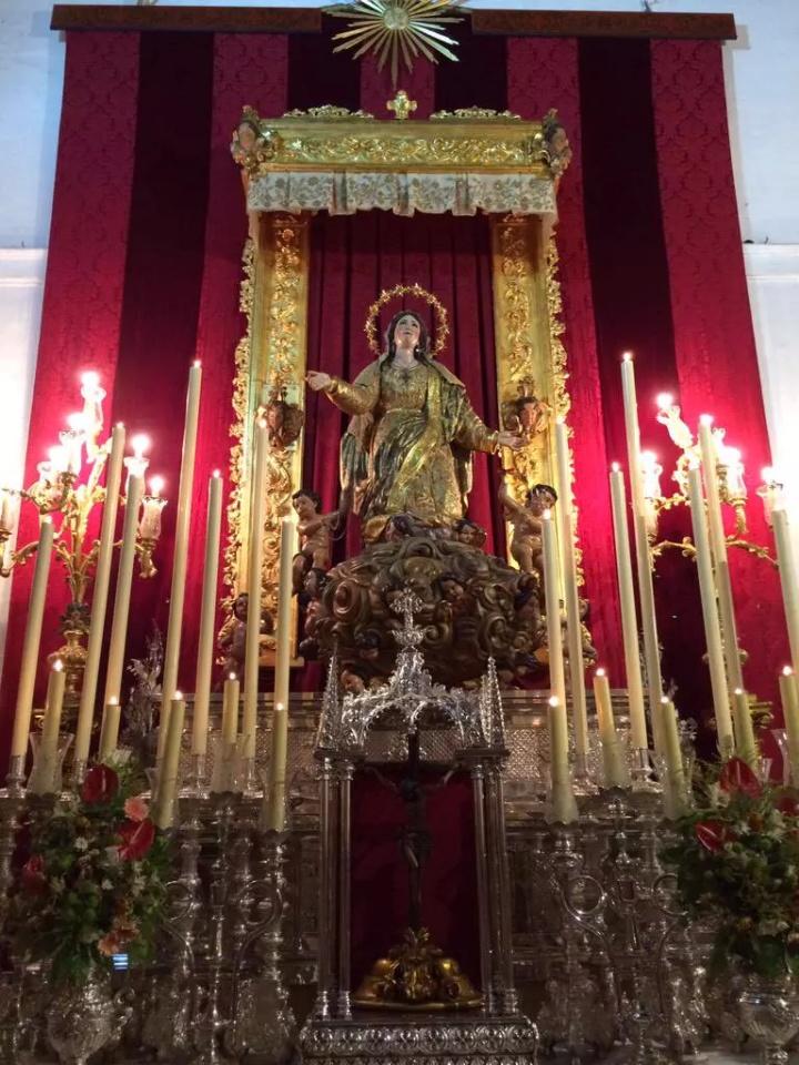 SSantaDeSevilla's tweet photo. La @asuncioncanti en el altar de San Felipe http://t.co/n3GfZurktO