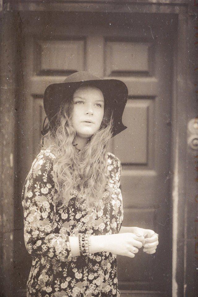 idolmagazine's tweet photo. .@FlowerFellow is back with free B-side "The Rope That Ties Us": http://t.co/9SOiTlEZVO http://t.co/wBpM3xKjO4